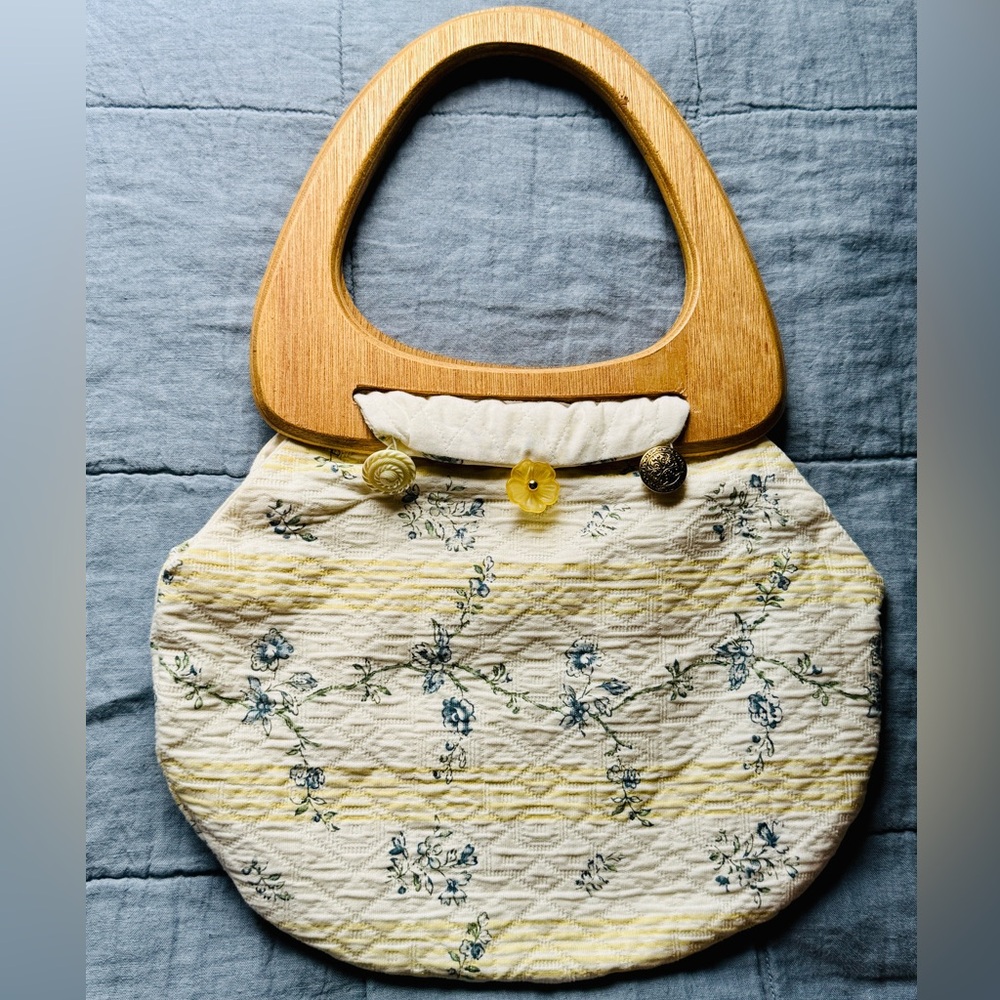 Cream and Yellow Vintage Shoulder Bag with Wooden Handle - Picture 7 of 9